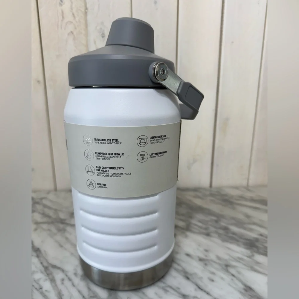 Stanley, Fast Flow 64 oz Jug, Polar - Picture 3 of 5